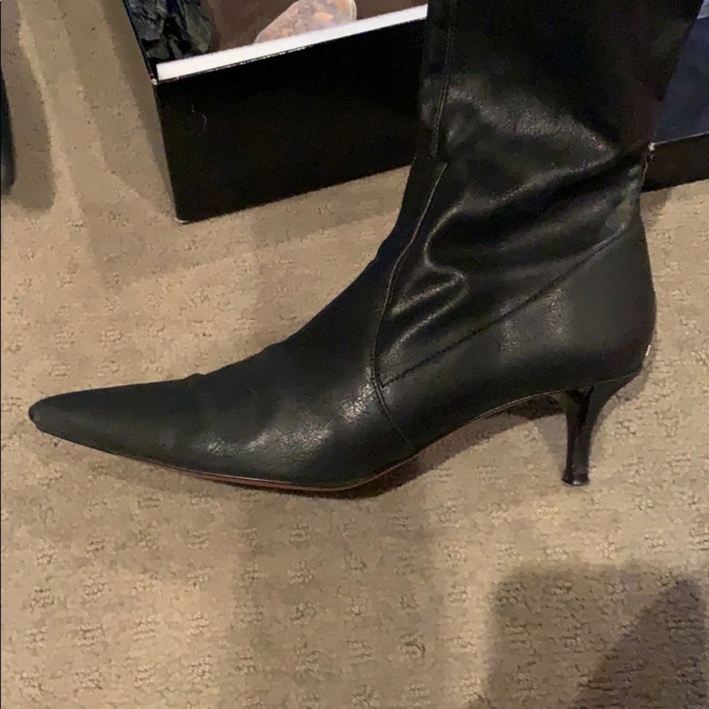 Donald Pliner black boots